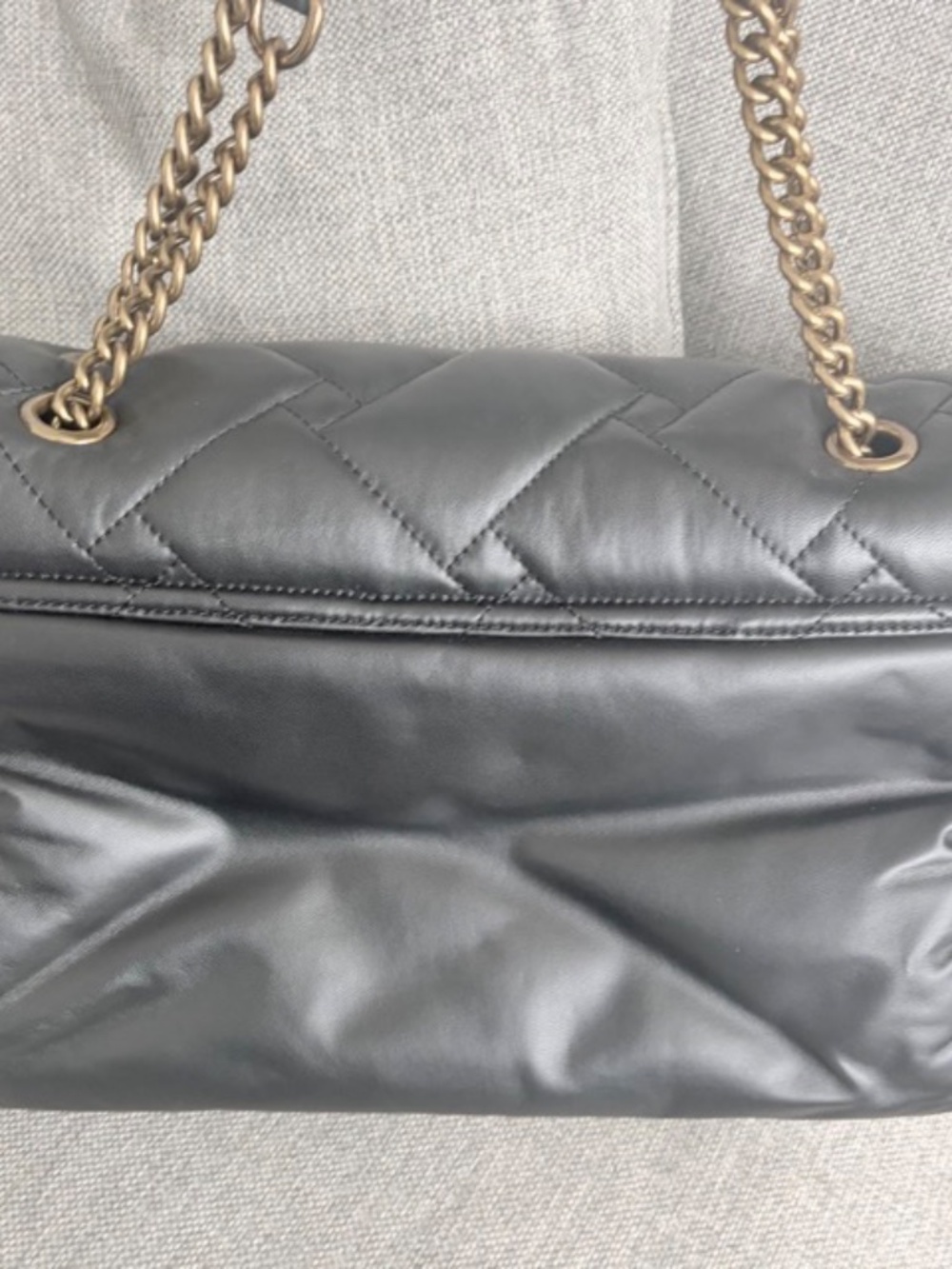 KURT GEIGER LONDON Kensington XXL Soft Quilted Leather Shoulder - Picture 3 of 4